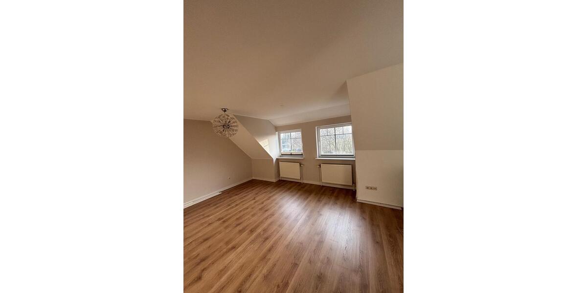 Dachgeschoßwohnung Wanderup - 3 Zimmer, 87 m&sup2;, 1.085&euro; | Angebot:26473163
