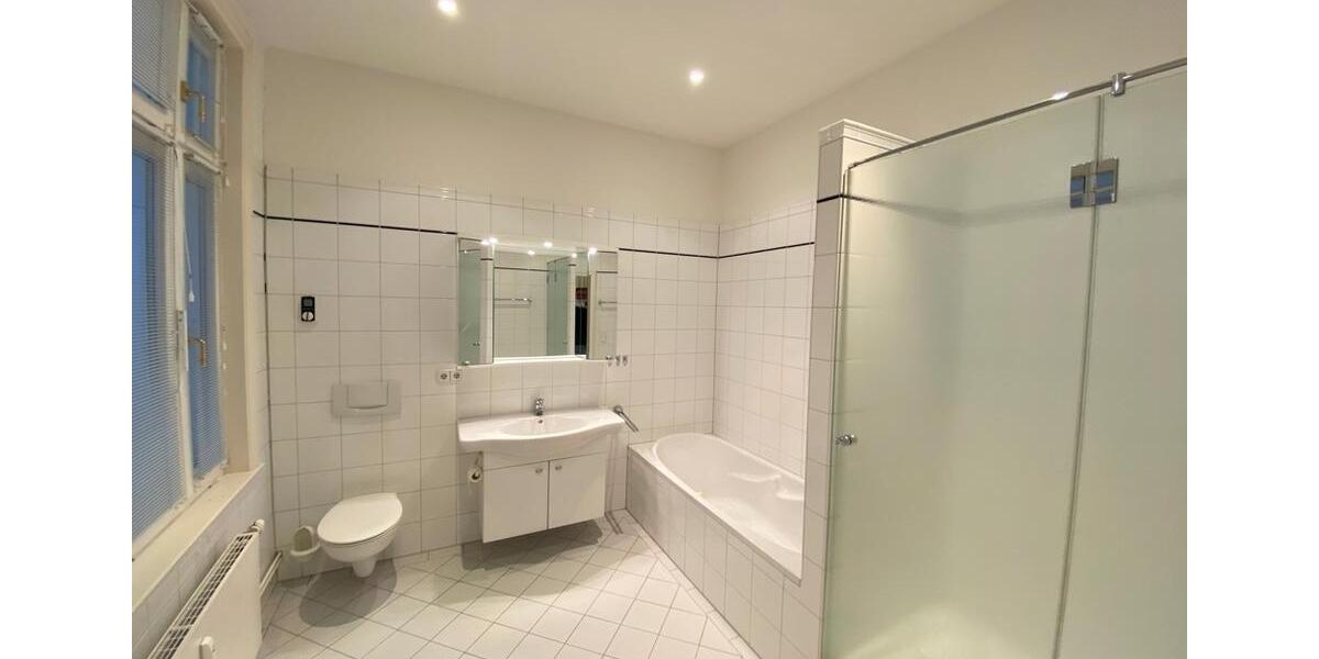 Etagenwohnung Flensburg - 3 Zimmer, 174 m&sup2;, 1.350&euro; | Angebot:16562366