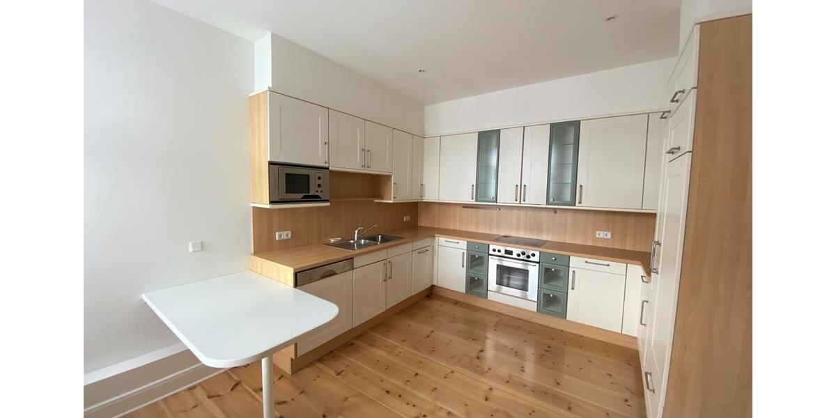 Etagenwohnung Flensburg - 3 Zimmer, 174 m&sup2;, 1.350&euro; | Angebot:16562366