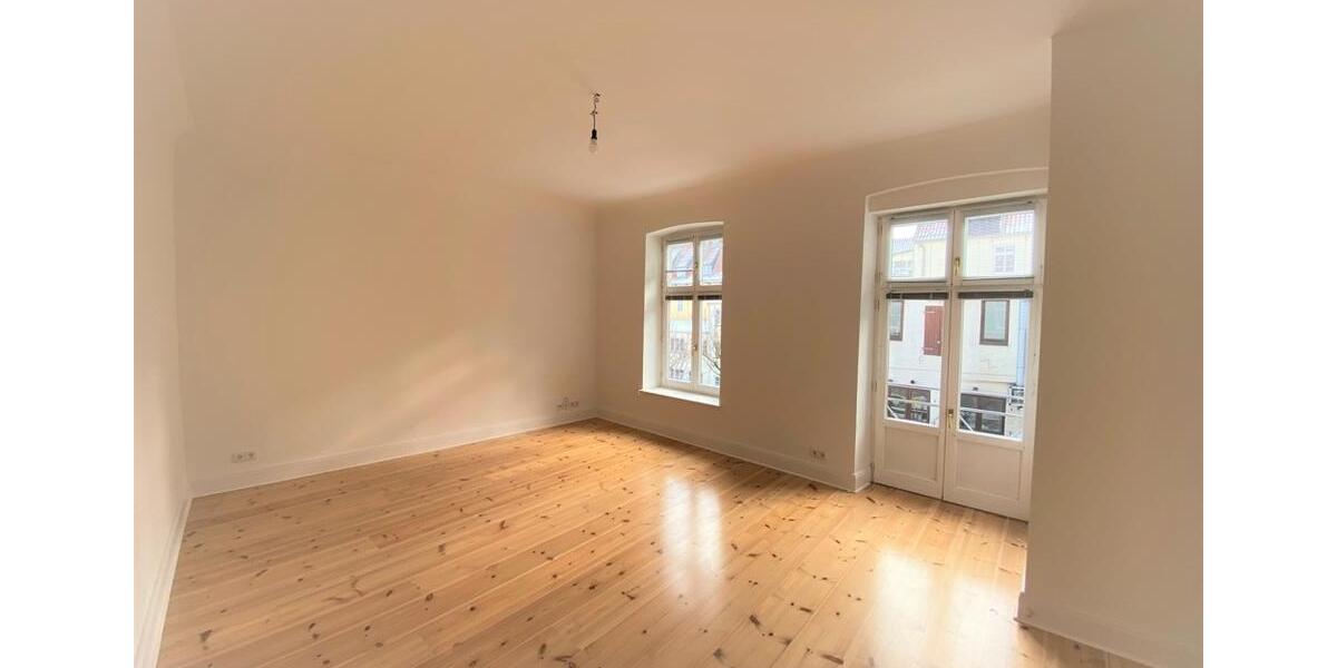 Etagenwohnung Flensburg - 3 Zimmer, 174 m&sup2;, 1.350&euro; | Angebot:16562366