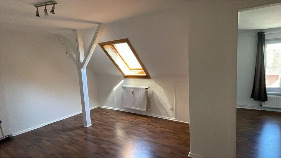 Dachgeschoßwohnung Flensburg Fruerlund - 3 Zimmer, 65 m&sup2;, 480&euro; | Angebot:26423443