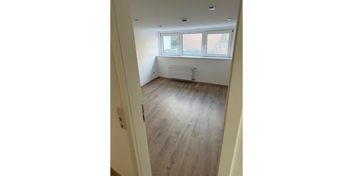 Etagenwohnung Flensburg - 6 Zimmer, 140 m&sup2;, 1.300&euro; | Angebot:25545442
