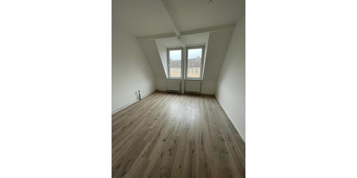 Dachgeschoßwohnung Flensburg Altstadt - 3 Zimmer, 89 m&sup2;, 756&euro; | Angebot:26000266