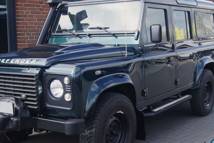 Land Rover Defender 74.100 km 47.985 &euro; Flensburg 24941