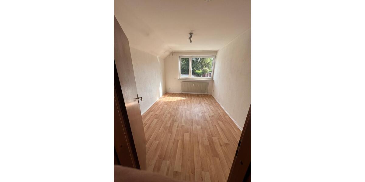 Dachgeschoßwohnung Sterup - 3 Zimmer, 108 m&sup2;, 1.056&euro; | Angebot:25844673