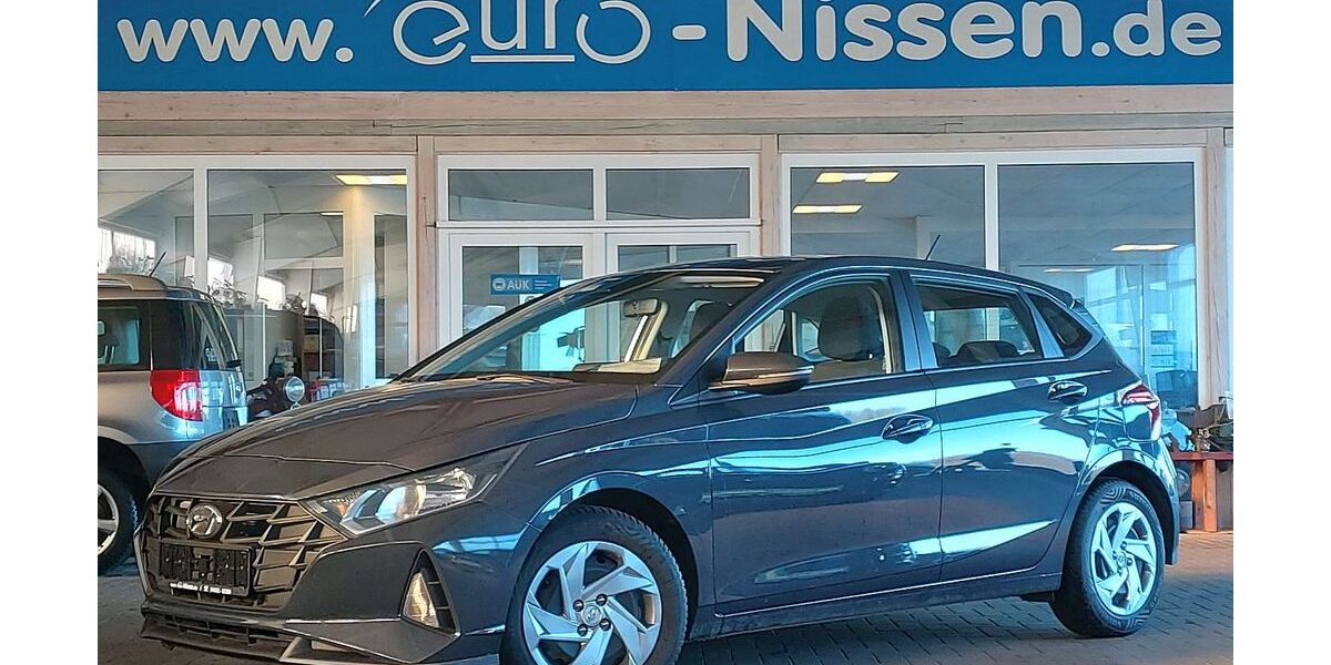 Hyundai i20 27.276 km 13.990 &euro; Steinbergkirche 24972