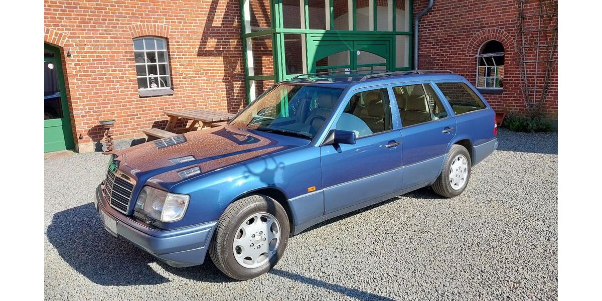 Mercedes-Benz 300 217.037 km 22.900 &euro; Steinbergkirche 24972