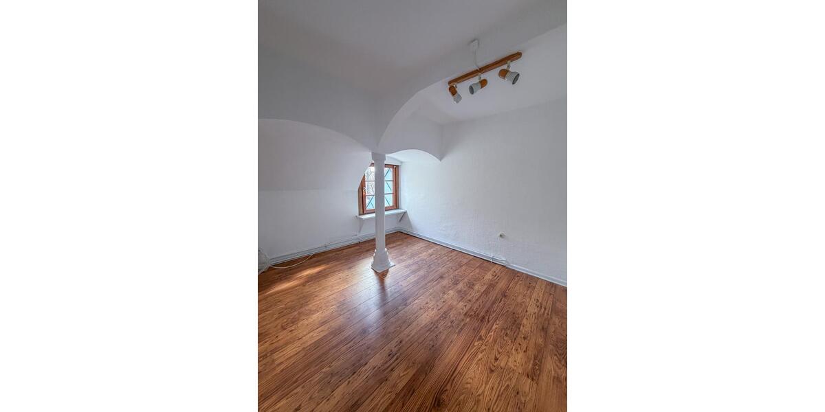 Dachgeschoßwohnung Flensburg - 2 Zimmer, 87 m&sup2;, 600&euro; | Angebot:26032905