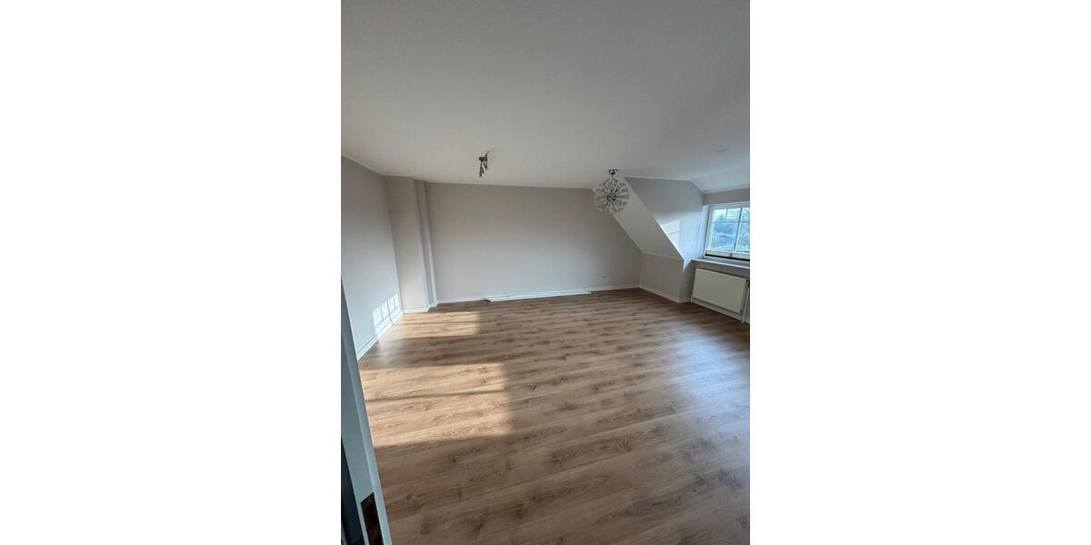 Dachgeschoßwohnung Wanderup - 3 Zimmer, 87 m&sup2;, 1.085&euro; | Angebot:26473163