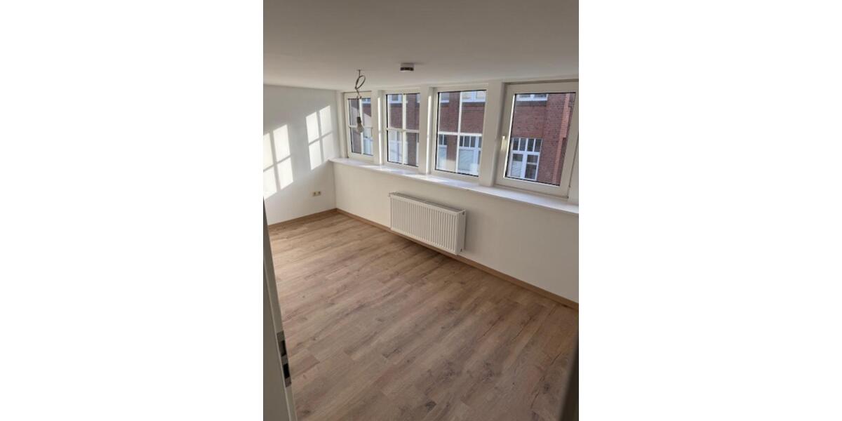 Etagenwohnung Flensburg - 6 Zimmer, 140 m&sup2;, 1.300&euro; | Angebot:25545442