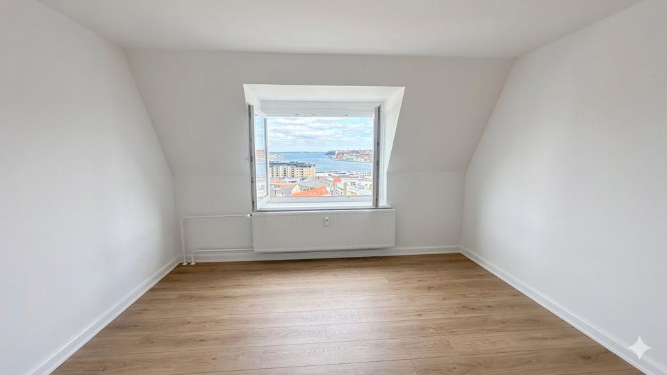 Dachgeschoßwohnung Flensburg Altstadt - 3 Zimmer, 87 m&sup2;, 970&euro; | Angebot:26043833