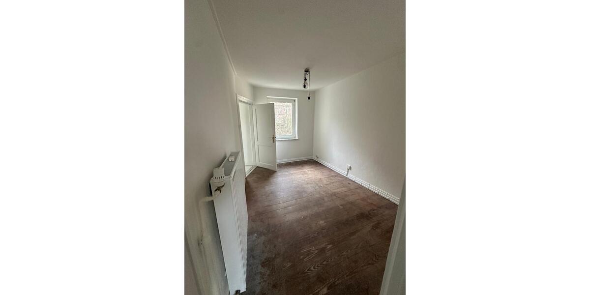 Etagenwohnung Flensburg - 5 Zimmer, 114 m&sup2;, 1.000&euro; | Angebot:25901398
