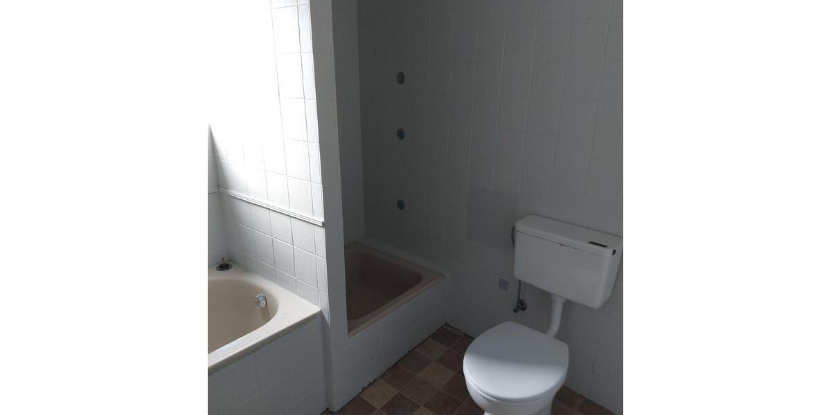 Etagenwohnung Flensburg - 5 Zimmer, 100 m&sup2;, 1.100&euro; | Angebot:25841223