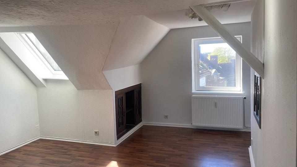 Dachgeschoßwohnung Flensburg Fruerlund - 3 Zimmer, 65 m&sup2;, 480&euro; | Angebot:26423443
