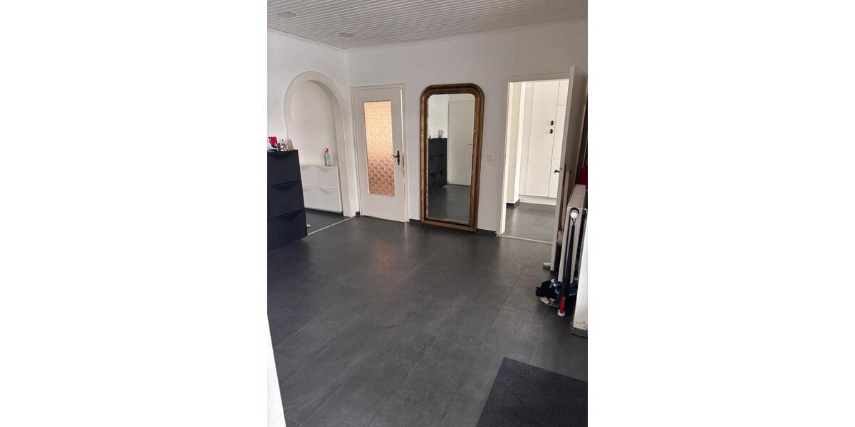 Einfamilienhaus Harrislee - 8 Zimmer, 300 m&sup2;, 4.500&euro; | Angebot:25342145