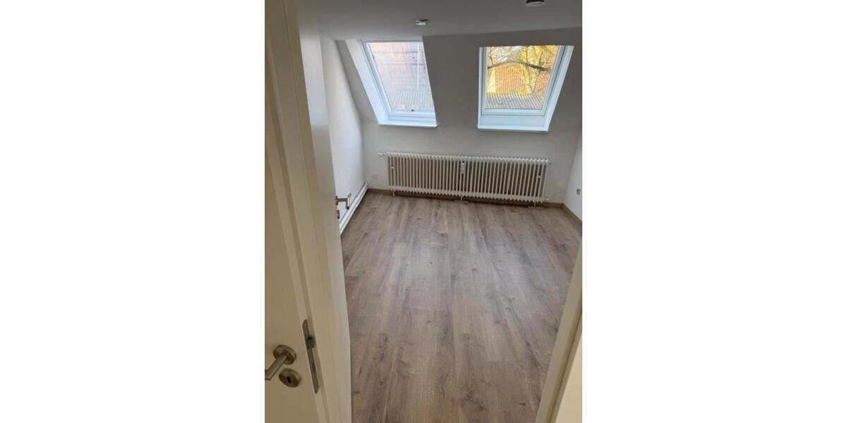 Etagenwohnung Flensburg - 6 Zimmer, 140 m&sup2;, 1.300&euro; | Angebot:25545442