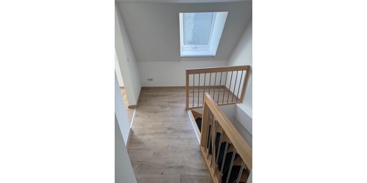 Etagenwohnung Flensburg - 6 Zimmer, 140 m&sup2;, 1.300&euro; | Angebot:25545442