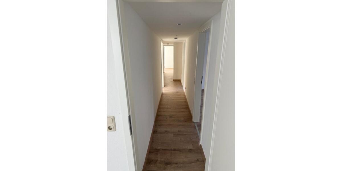 Etagenwohnung Flensburg - 6 Zimmer, 140 m&sup2;, 1.300&euro; | Angebot:25545442
