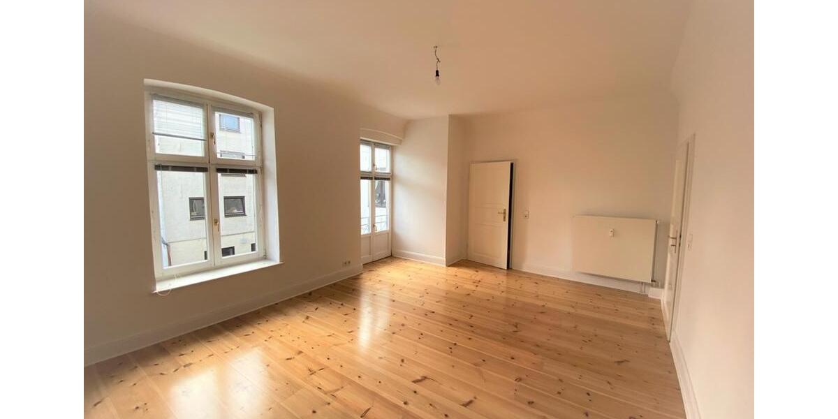 Etagenwohnung Flensburg - 3 Zimmer, 174 m&sup2;, 1.350&euro; | Angebot:16562366