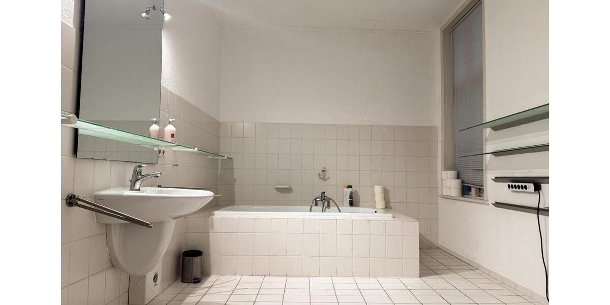 Etagenwohnung Flensburg - 4 Zimmer, 150 m&sup2;, 1.320&euro; | Angebot:25883878