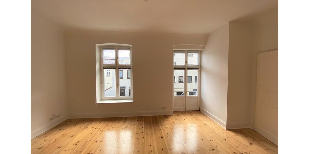 Etagenwohnung Flensburg - 3 Zimmer, 174 m&sup2;, 1.350&euro; | Angebot:16562366