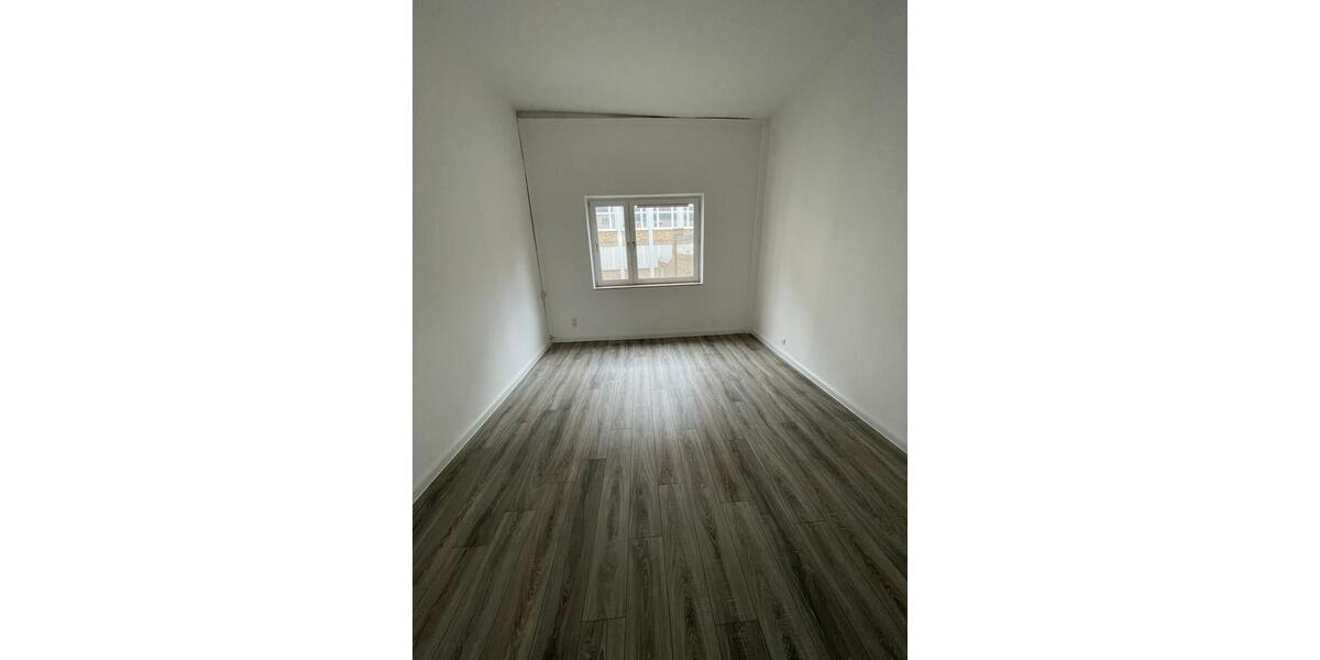 Etagenwohnung Flensburg - 5 Zimmer, 153 m&sup2;, 1.400&euro; | Angebot:25974749