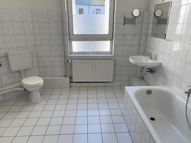 Etagenwohnung Flensburg Altstadt - 3 Zimmer, 100 m&sup2;, 830&euro; | Angebot:19860728
