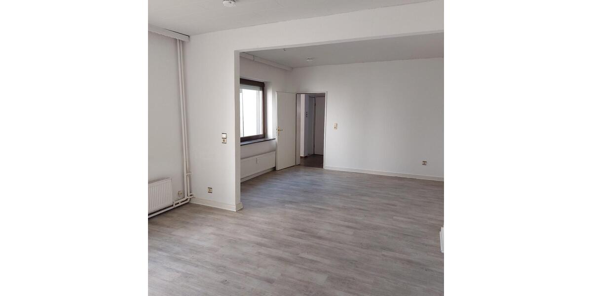 Etagenwohnung Flensburg - 5 Zimmer, 100 m&sup2;, 1.100&euro; | Angebot:25841223