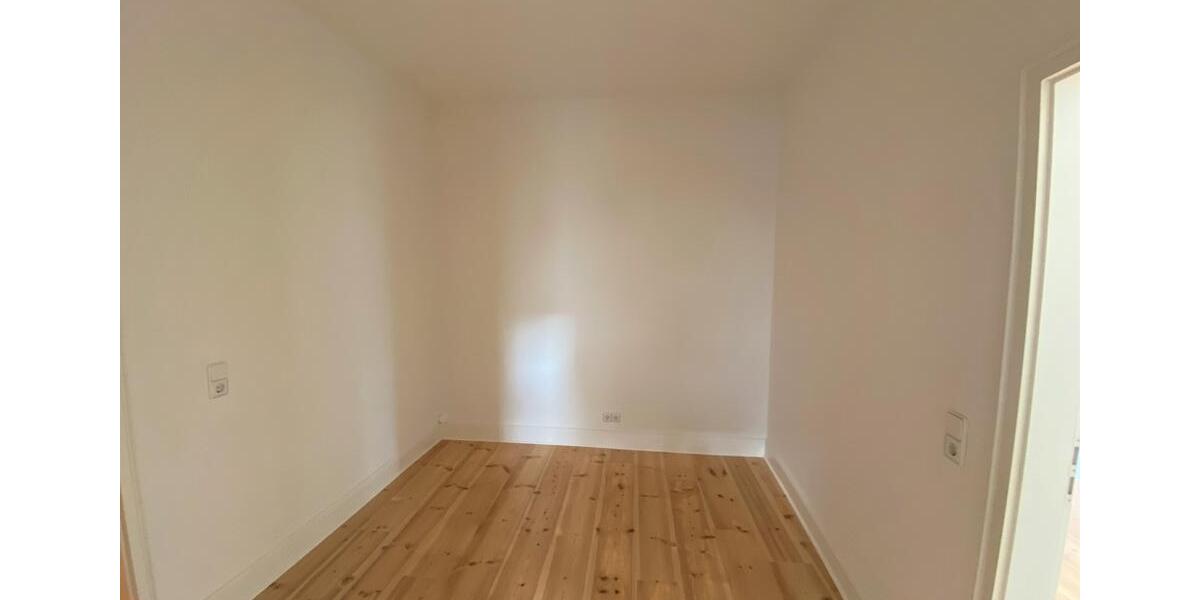 Etagenwohnung Flensburg - 3 Zimmer, 174 m&sup2;, 1.350&euro; | Angebot:16562366