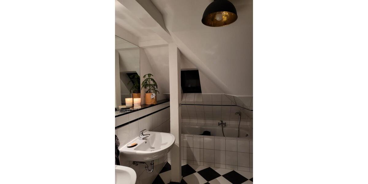 Dachgeschoßwohnung Flensburg Fruerlund - 3 Zimmer, 104 m&sup2;, 820&euro; | Angebot:25753898