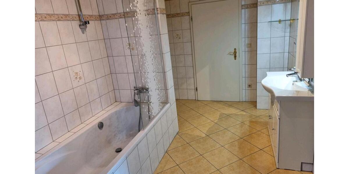Erdgeschoßwohnung Flensburg - 3 Zimmer, 100 m&sup2;, 220.000&euro; | Angebot:27267914