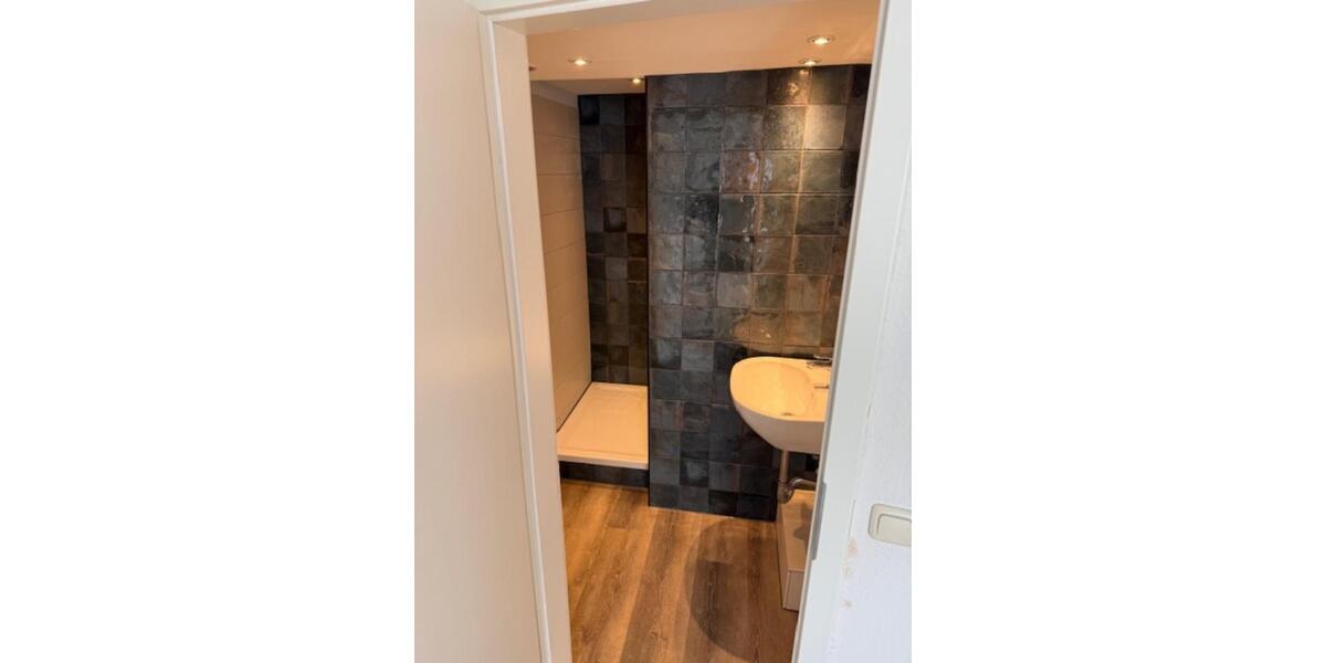 Etagenwohnung Flensburg - 6 Zimmer, 140 m&sup2;, 1.300&euro; | Angebot:25545442