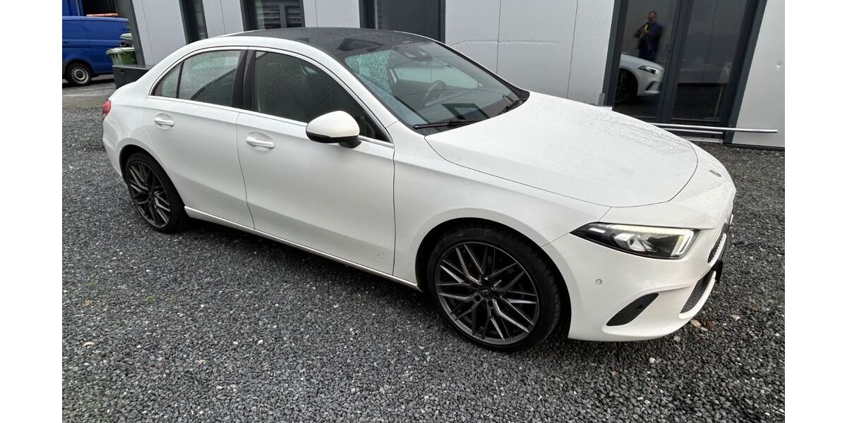 Mercedes-Benz A 200 75.000 km 21.900 &euro; Wees 24999