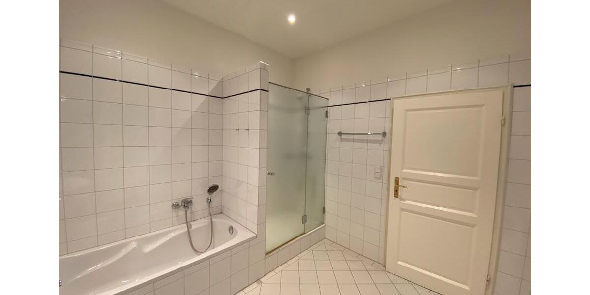 Etagenwohnung Flensburg - 3 Zimmer, 174 m&sup2;, 1.350&euro; | Angebot:16562366