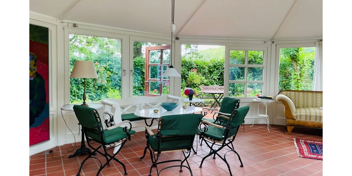 Traumhaftes Reetdach-Ein-Zweifamilienhaus mit parkähnlichem Garten in Angeln - Zweifamilienhaus Scheggerott | Angebot:26565370