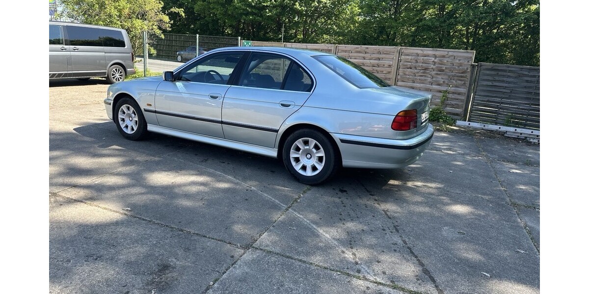 BMW E39 118.000 km 4.999 &euro; Flensburg 24937