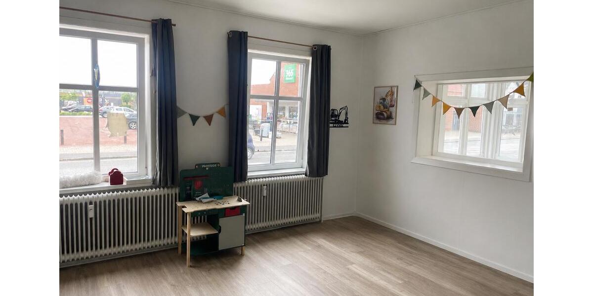 Etagenwohnung Flensburg Falkenberg - 3 Zimmer, 130 m&sup2;, 1.000&euro; | Angebot:26697330