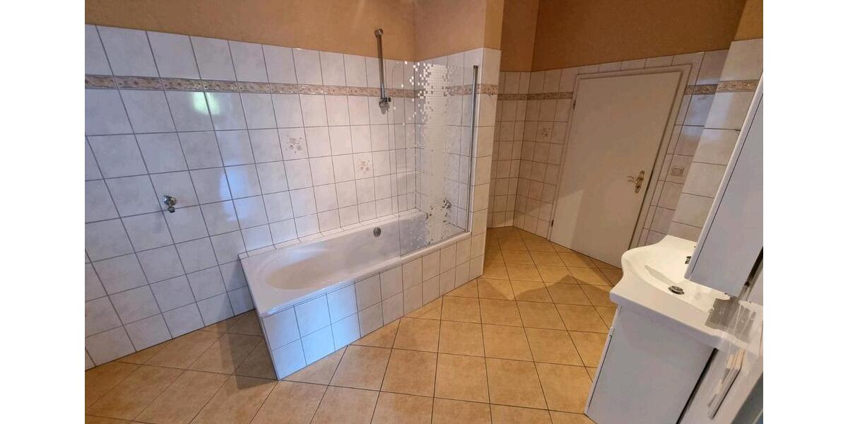 Erdgeschoßwohnung Flensburg - 3 Zimmer, 100 m&sup2;, 220.000&euro; | Angebot:27267914