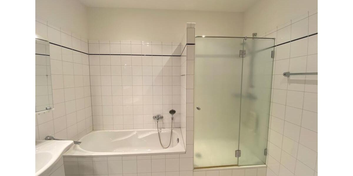 Etagenwohnung Flensburg - 3 Zimmer, 174 m&sup2;, 1.350&euro; | Angebot:16562366