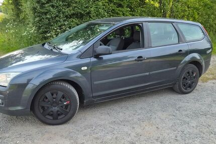 Ford Focus 299.500 km 2.699 &euro; Stolk 24890