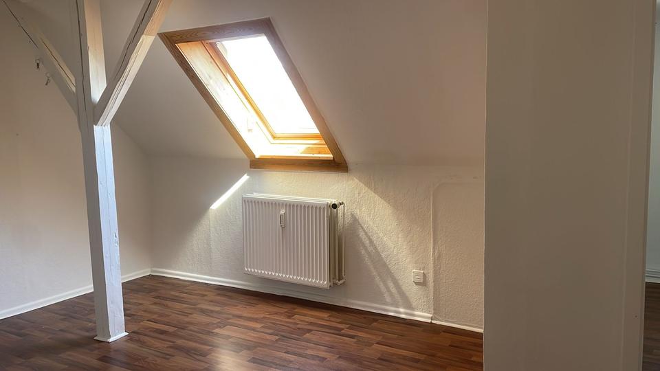 Dachgeschoßwohnung Flensburg Fruerlund - 3 Zimmer, 65 m&sup2;, 480&euro; | Angebot:26423443