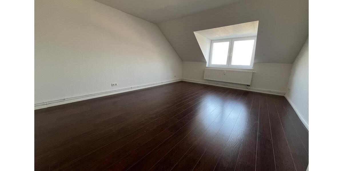 Dachgeschoßwohnung Flensburg - 3.5 Zimmer, 96 m&sup2;, 815&euro; | Angebot:25448737