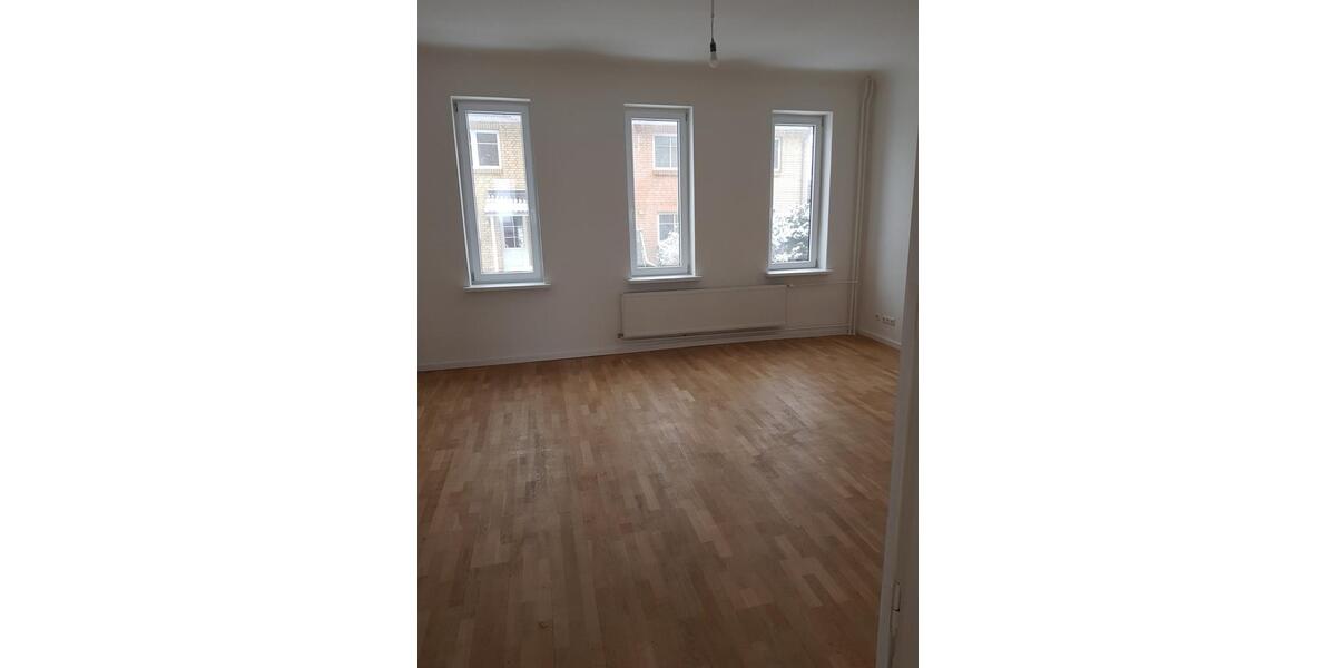 Mehrfamilienhaus, Wohnhaus Flensburg - 7 Zimmer, 360 m&sup2;, 3.240&euro; | Angebot:24836609