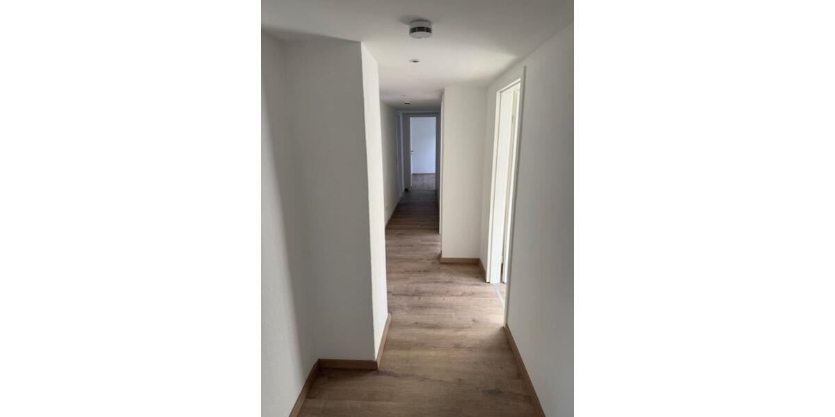 Etagenwohnung Flensburg - 6 Zimmer, 140 m&sup2;, 1.300&euro; | Angebot:25545442
