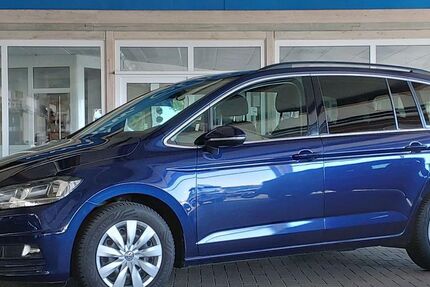 VW Touran 178.965 km 14.950 &euro; Steinbergkirche 24972