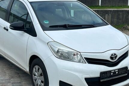Toyota Yaris 184.000 km 3.800 &euro; Flensburg 24941