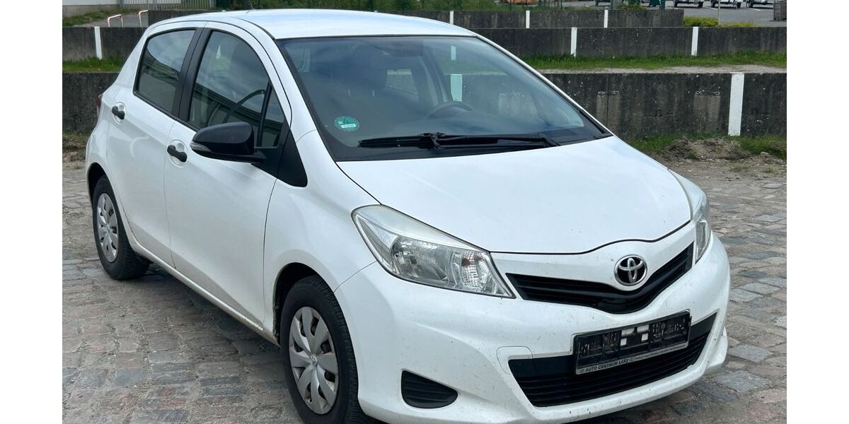 Toyota Yaris 184.000 km 3.800 &euro; Flensburg 24941
