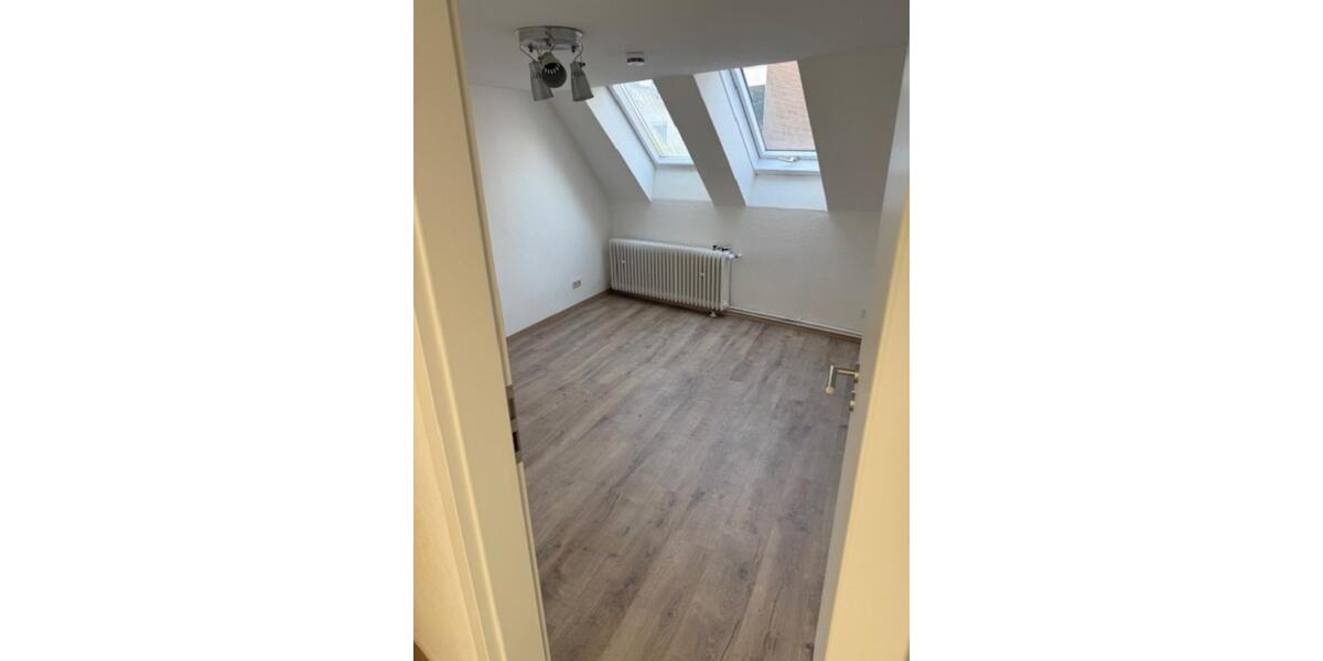 Etagenwohnung Flensburg - 6 Zimmer, 140 m&sup2;, 1.300&euro; | Angebot:25545442