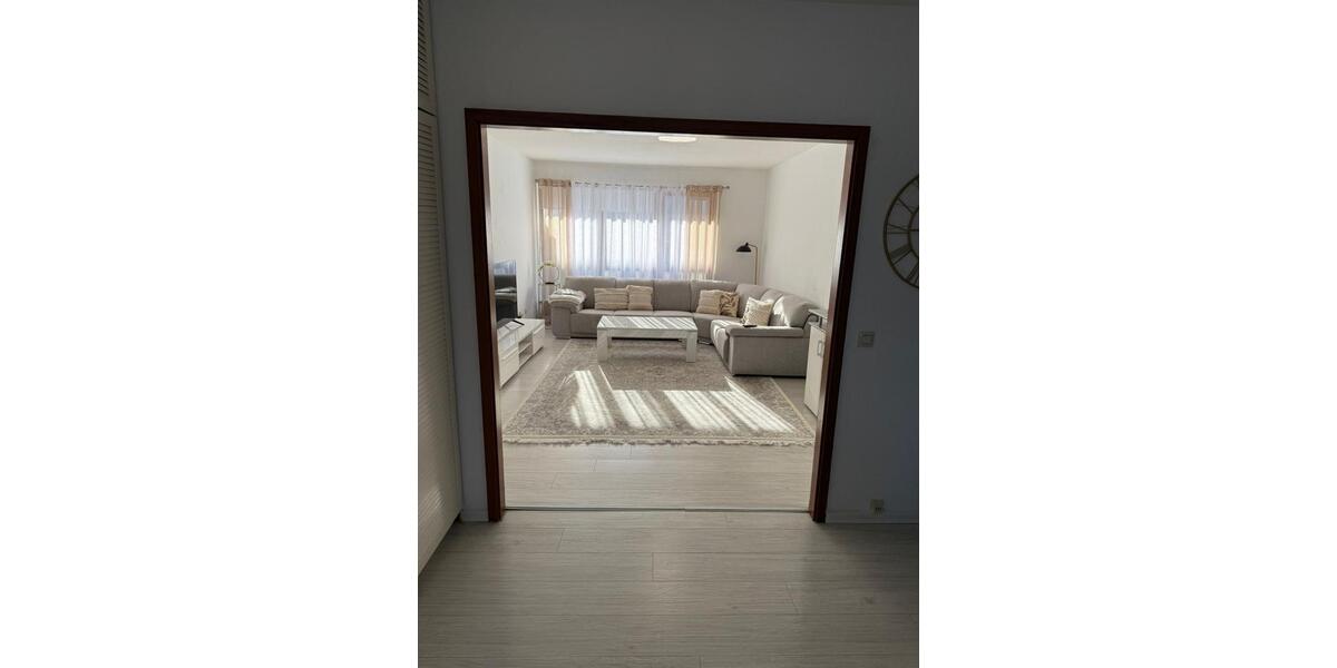 Etagenwohnung Flensburg - 3 Zimmer, 81 m&sup2;, 725&euro; | Angebot:25904484