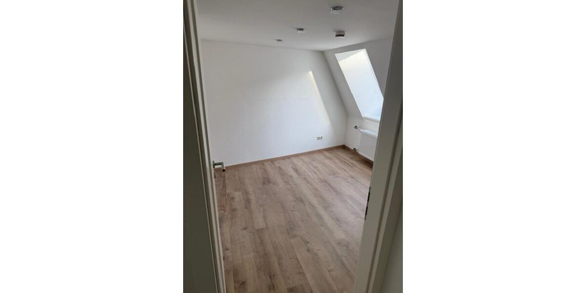 Etagenwohnung Flensburg - 6 Zimmer, 140 m&sup2;, 1.300&euro; | Angebot:25545442